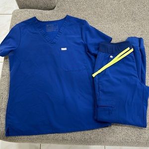 Blue figs scrub set.